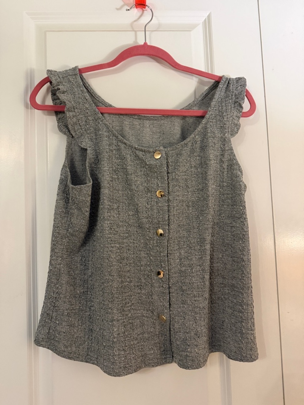 Sleeveless Textured Button-Front Tank Top in Gray